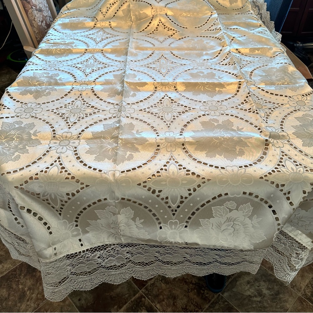 Large rectangular cutwork and lace tablecloth NEW